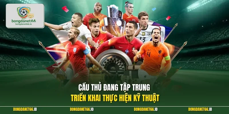 Cầu thủ đang tập trung triển khai thực hiện kỹ thuật